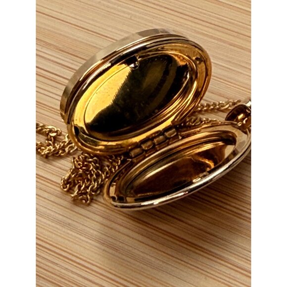 Vintage victorian style Gold-Tone Floral Oval Locket Necklace With Chain - Picture 3 of 12